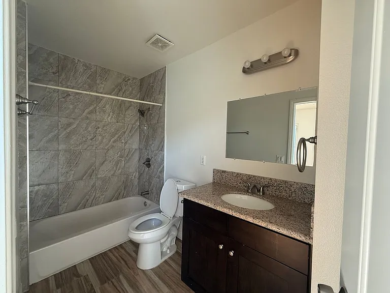 314 E Mission Rd — Photo 14