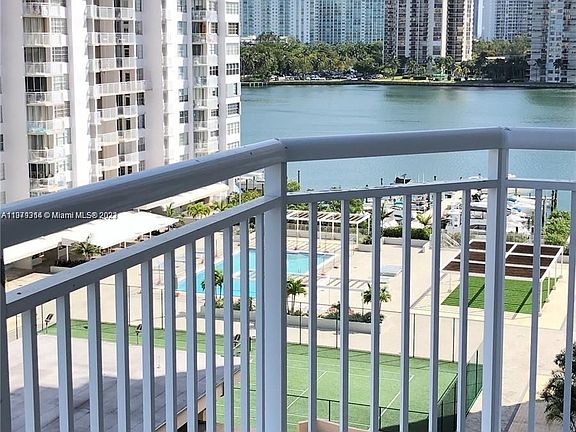 5th image of 18021 Biscayne Blvd APT 902