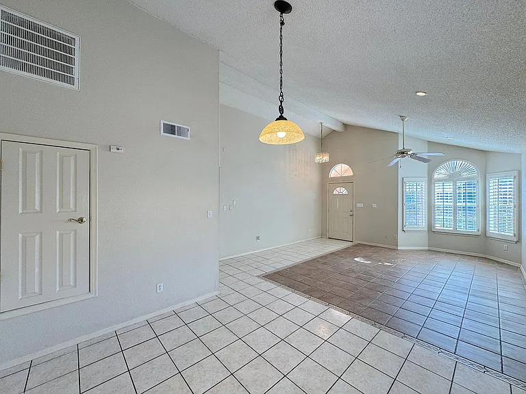 8511 Victor Ln — Photo 5