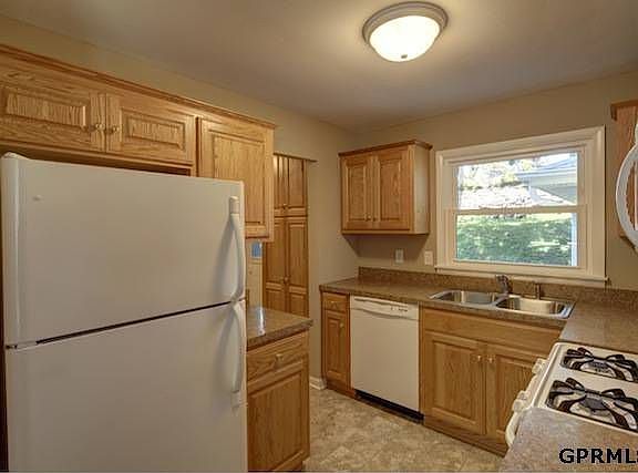 5th image of 3234 S 40th St