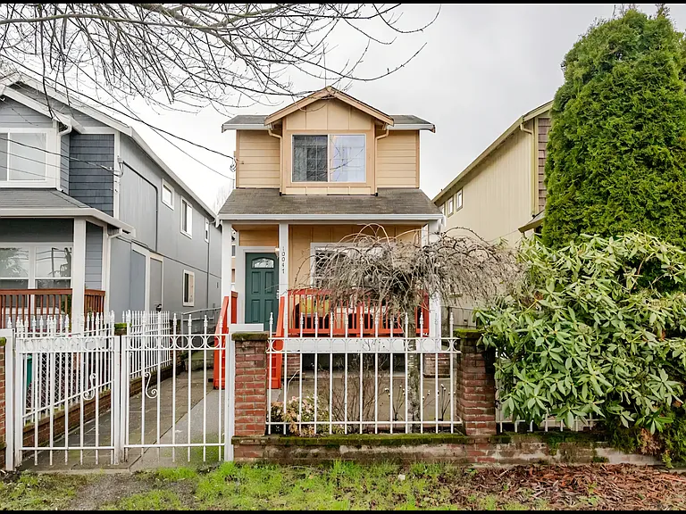 10047 17th Ave SW — Photo 7