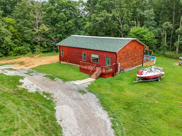 734 Hughes Farm Rd, Collinwood, TN 38450