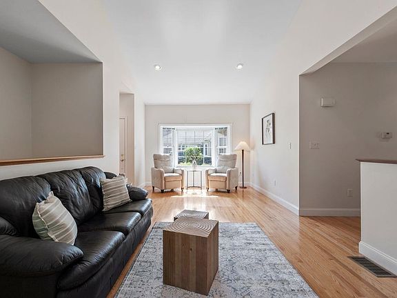 3rd image of 25 Flagstone Way #25
