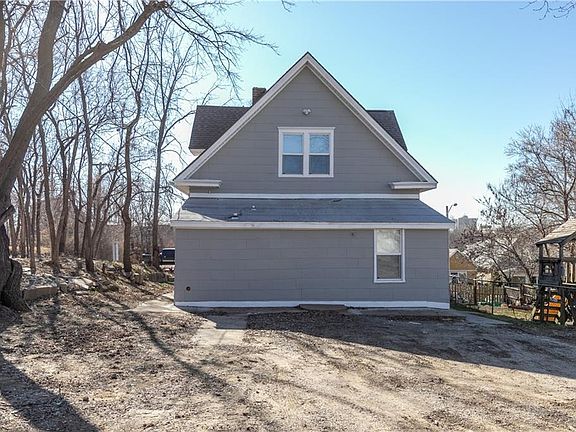 4th image of 1014 Splitlog Ave