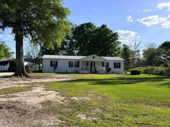 140 Crosby St, Surrency, GA 31563