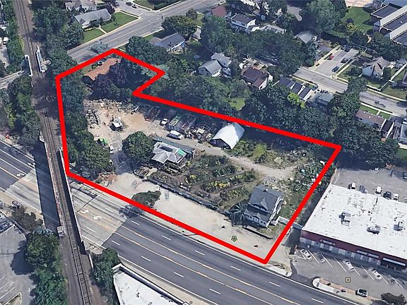 2nd image of 40 Hempstead Tpke