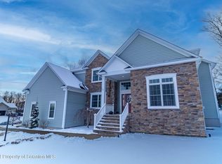 101 Powell Dr, South Abington Township, PA 18411