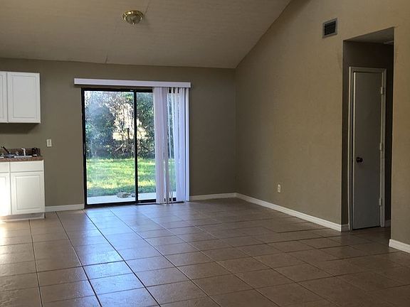 4th image of 2772 Sandalwood Dr S