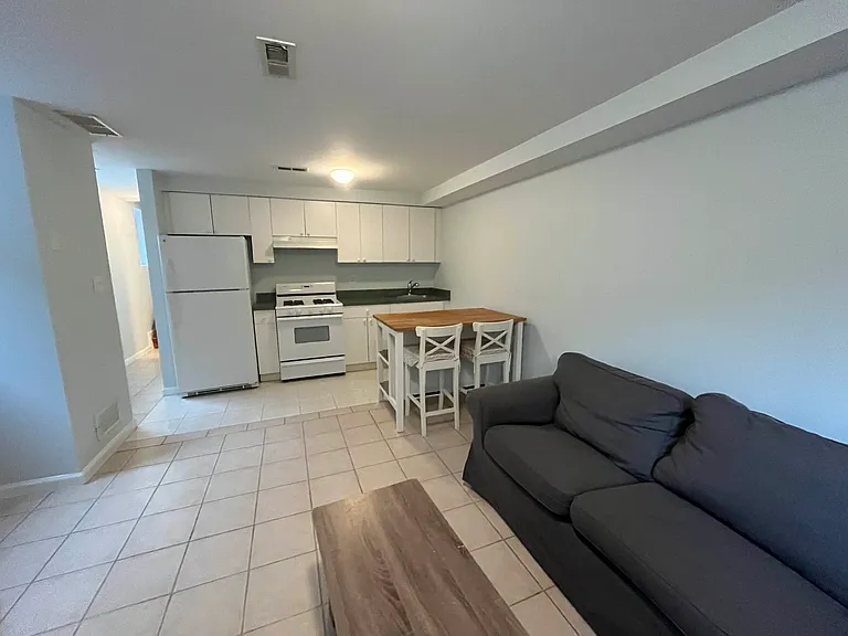 190 Wellington Ct #2 — Photo 2