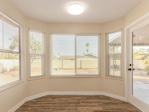 3rd image of 409 W Wahalla Ln