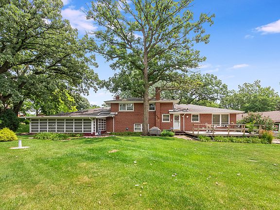 3rd image of 205 Crabapple Ct
