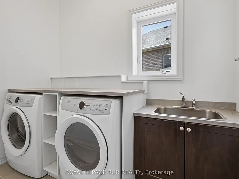 375 Russell St — Photo 8