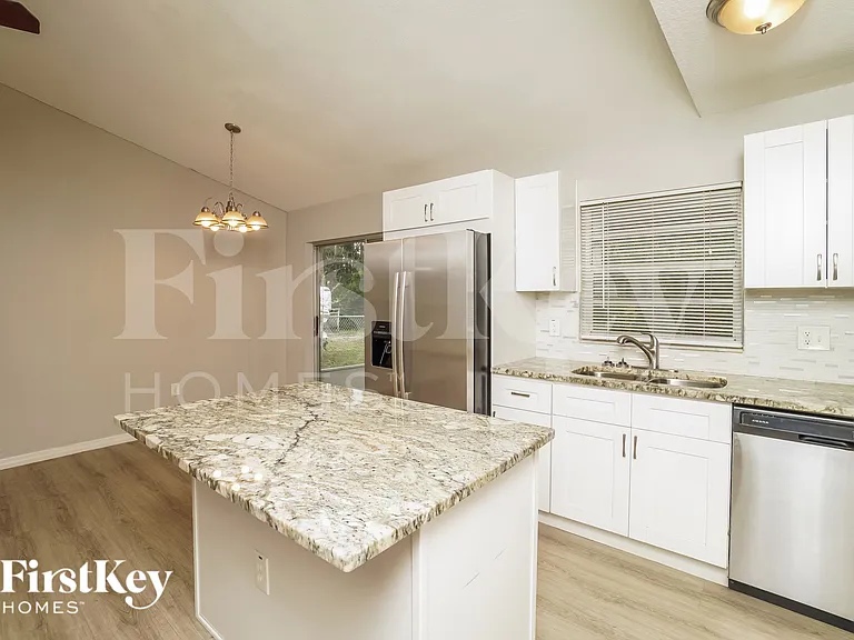 6841 Willits Ave — Photo 4