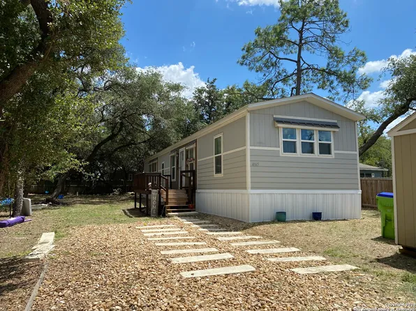 4165 Kings Hill, Von Ormy, TX 78073