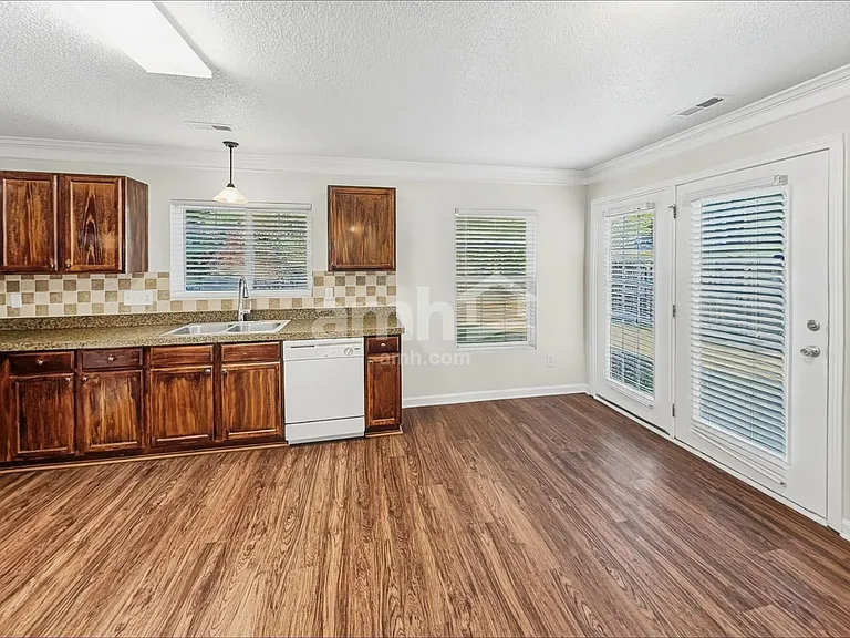 417 Magna Dr — Photo 4