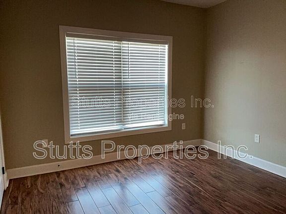 5th image of 145 Bruin Dr #103