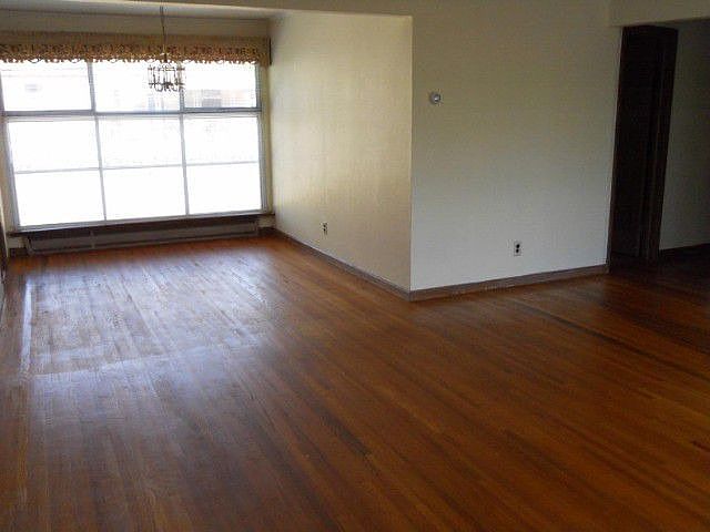 2nd image of 117 Evans St