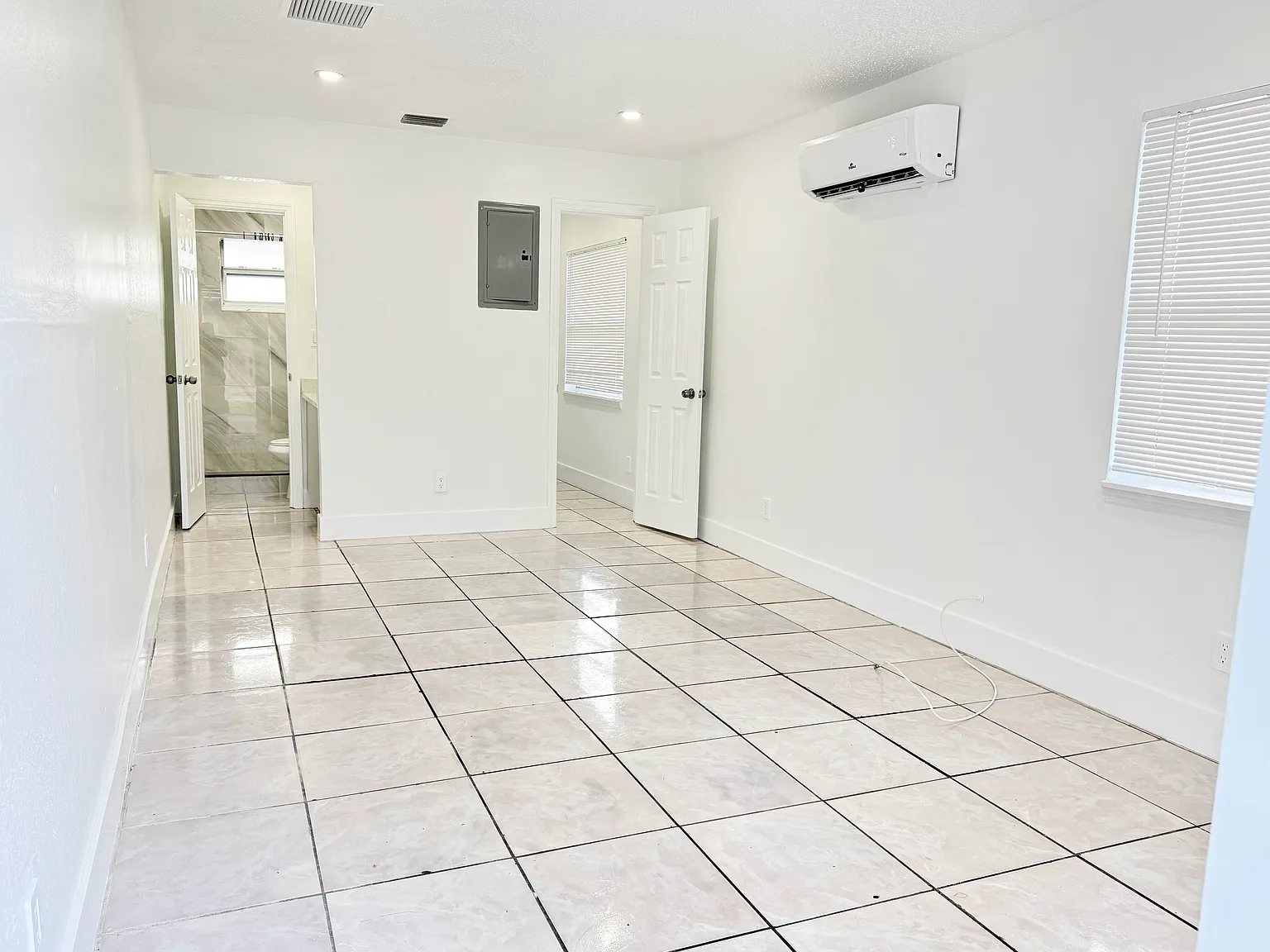 1 bed, 350 sqft, $1,150 — Photo 2