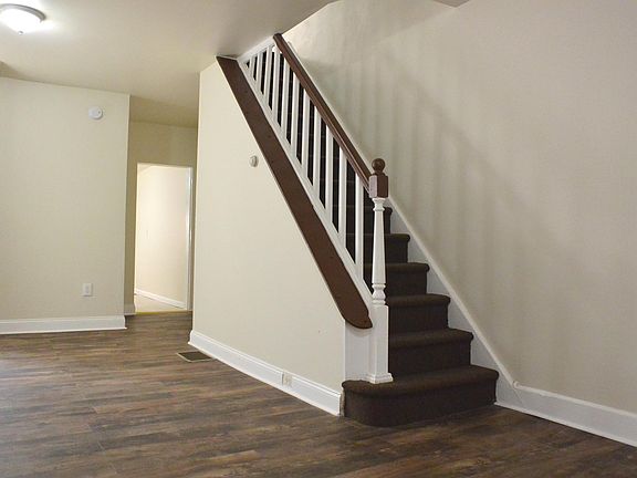 2nd image of 1830 E Thayer St