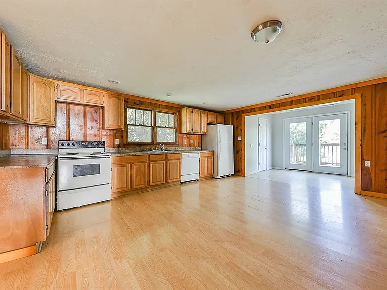 212 Church St — Photo 4