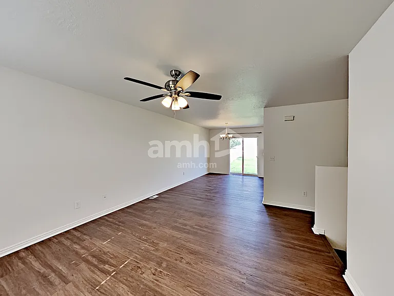 4384 N Maple Dr — Photo 9