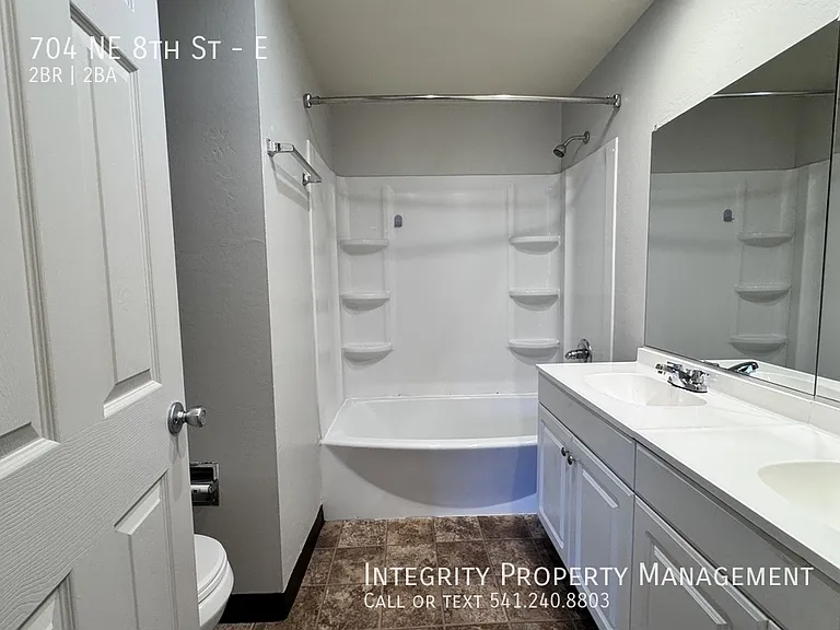 704 NE 8th St #E — Photo 15