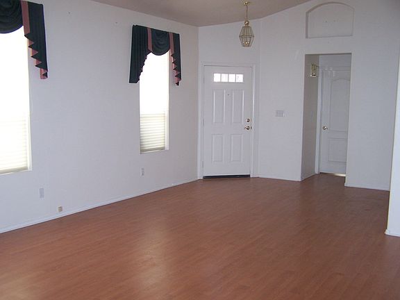 5th image of 1736 Blanchard Dr