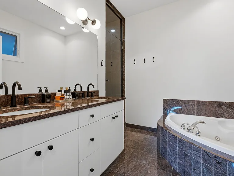 2864 W Lyndale St #2W — Photo 10