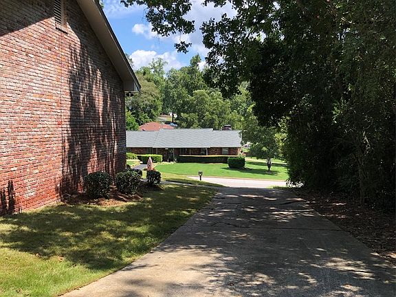 3rd image of 4101 Surrey Ln