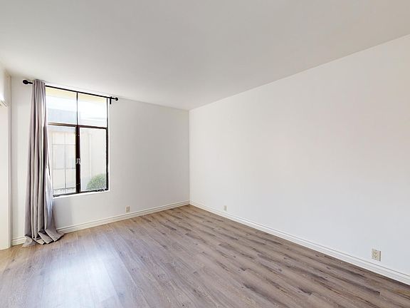 3rd image of 535 S Los Robles Ave APT 3