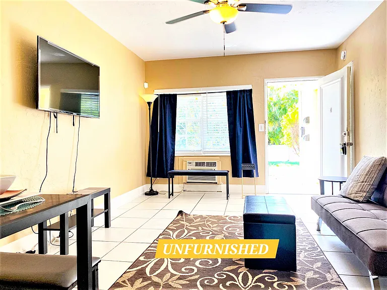 1736 Dewey St #B — Photo 2