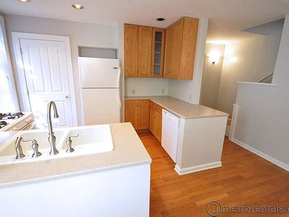 4th image of 1237 Indianola Ave #A