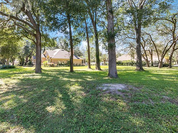 4th image of 3630 Shinnecock Ln