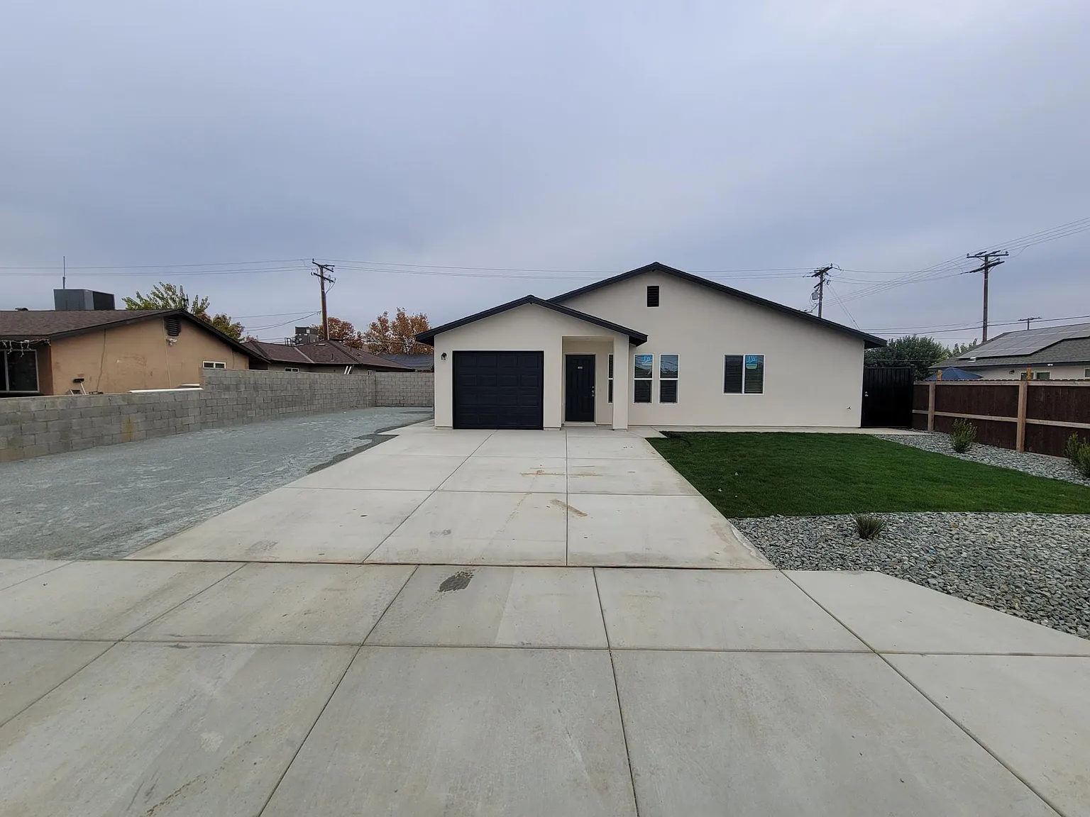 3 bed, 1100 sqft, $2,200 — Photo 1