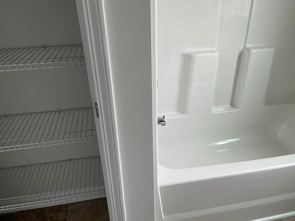 4 bed, 2407 sqft, $2,390 — Photo 3