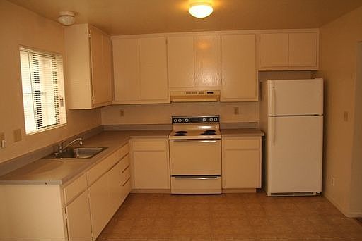 3rd image of 906 E Cotati Ave