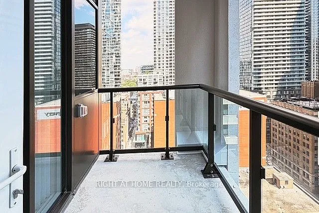 400 King St W #2106 — Photo 9