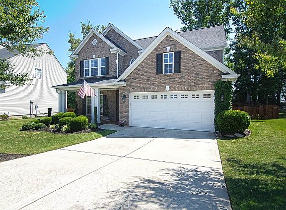 3rd image of 316 Abbey Gardens Ln