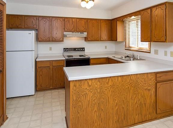 All appliances stay with the home.