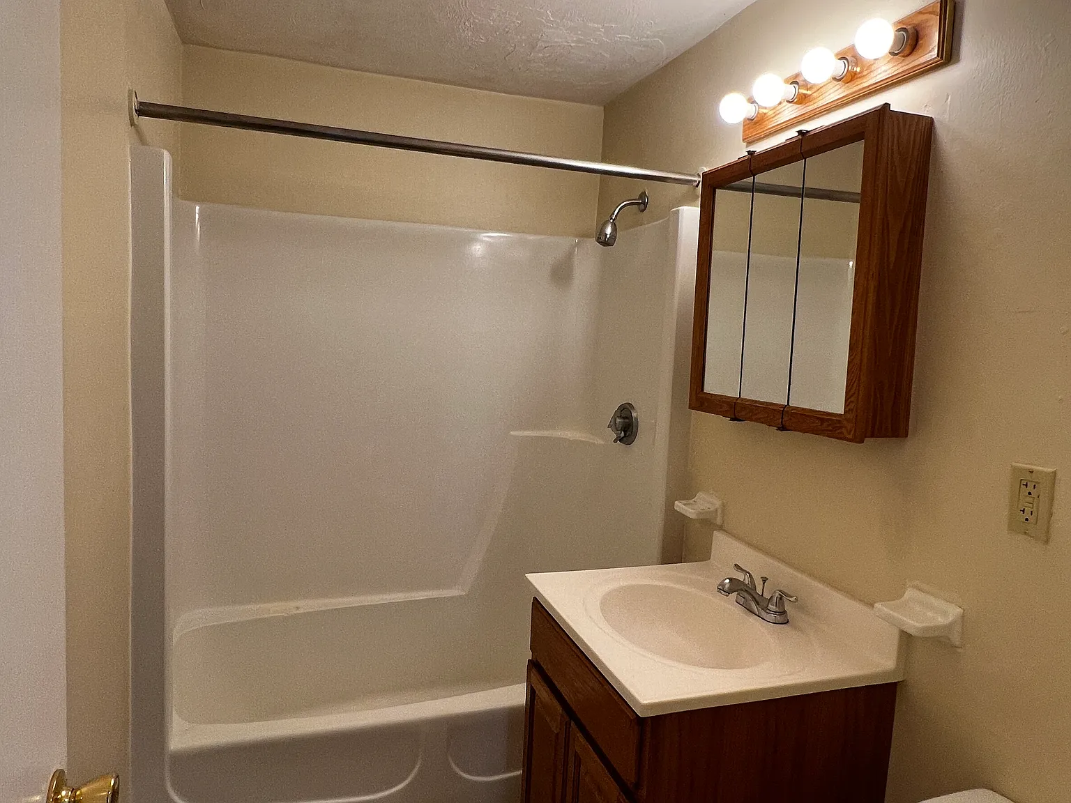 740 Central Street Apartment — Photo 4