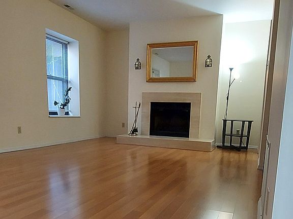3rd image of 5580 Waterman Blvd