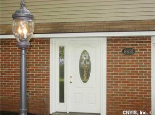 8631 Whiting Rd, Cicero, NY 13039