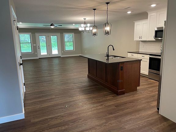 3rd image of 1185 E Bentley Cir