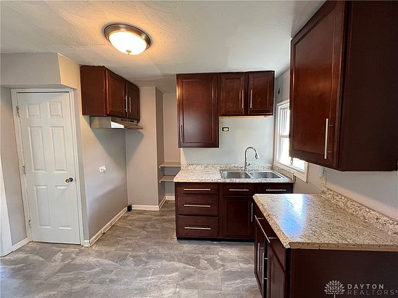 5th image of 4528 Prescott Ave