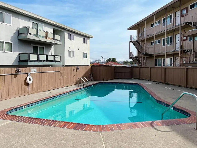 El Camino Real Apartments — Photo 19