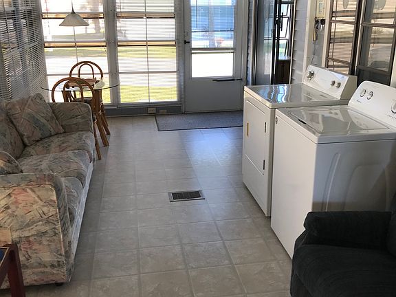 Florida room with laundry