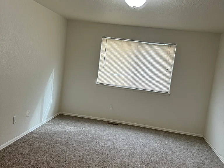 2315 Sunbury Ln — Photo 11
