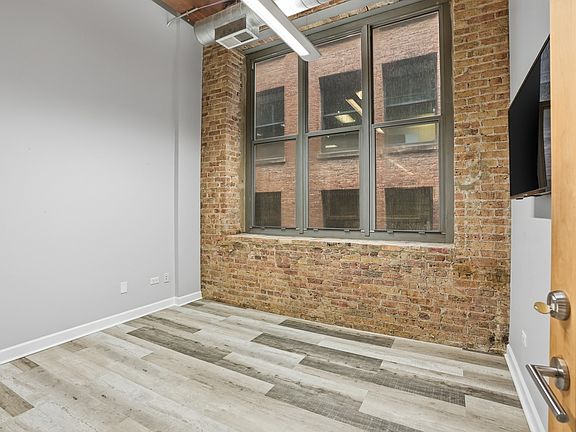 3rd image of 824 W Superior St #B211-b212