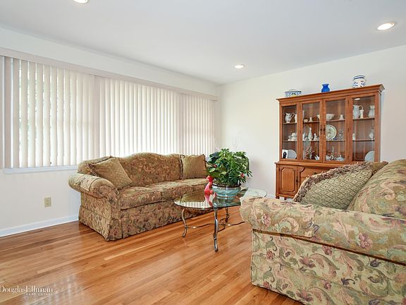 4th image of 11 Rosewood Pl