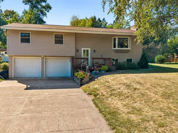 6650 Maple Dr, Rockford, MN 55373